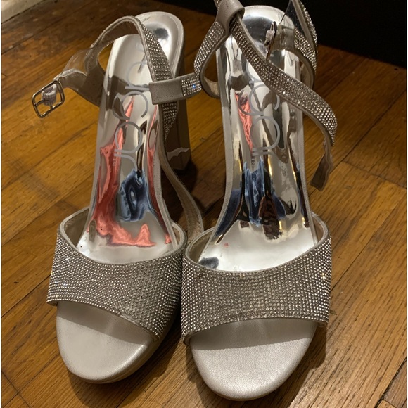 Holiday Heels SUGAR Priscilla NWB holiday Christmas wedding sexy  heels silver - Picture 3 of 9